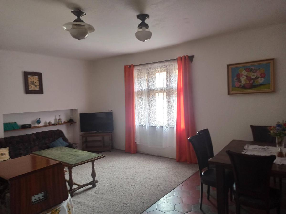 Apartman Menany Exterior photo